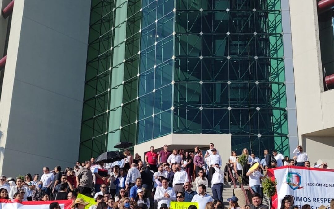 Protestan trabajadores del Poder Judicial de la Federación por propuesta de recorte presupuestal.
