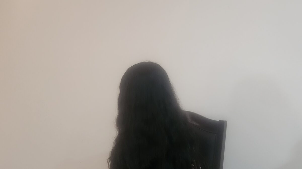 En busca de responsables de ataque a policías torturan a mujeres.