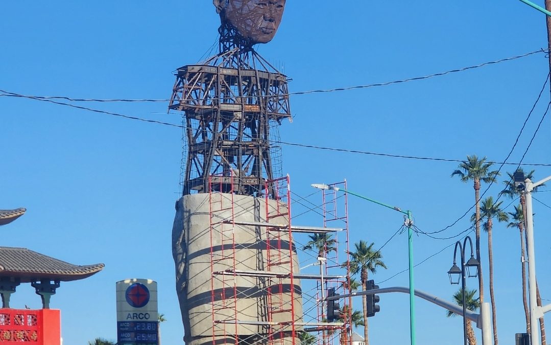 Este lunes es el  «selfiton» de la «Inconformidad» en el monumento del cocinero chino.
