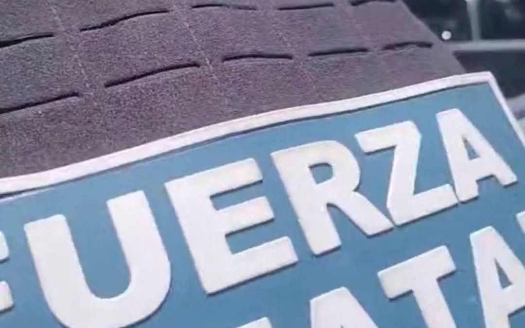 LE ROBAN VEHÍCULO CON MOCHILA TÁCTICA A ELEMENTO DE LA FESC