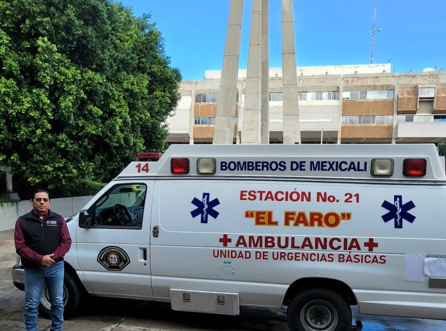DIP. MOLINA GARCÍA ENTREGA AMBULANCIA A BOMBEROS DE MEXICALI PARA ESTACIÓN EL FARO